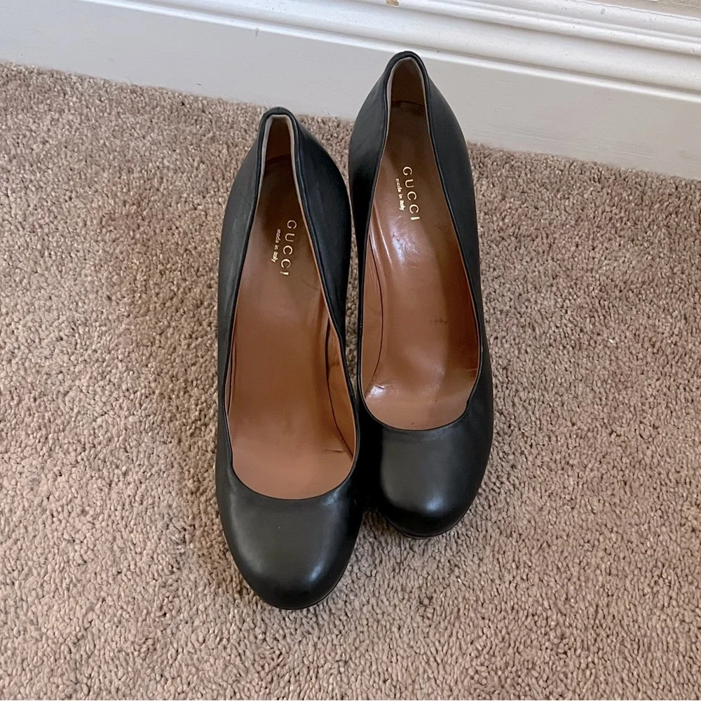Authentic Gucci Black Leather Heels. Size 39. Excellent Condition. Very Comf. - Picture 5 of 8